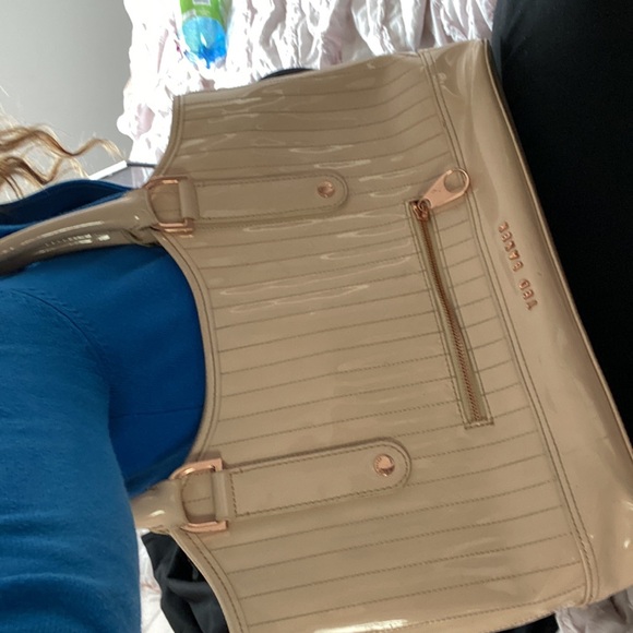 Gorgeous Ted Baker purse! Pre-Owned in excellent condition. - Picture 3 of 3